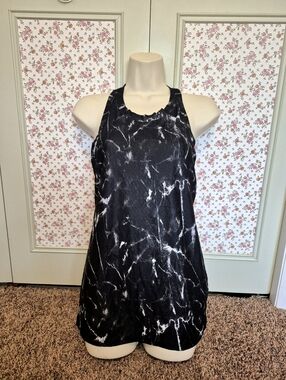 Old Navy Active Breathe On Black Marble Print Racerback Tank Size M